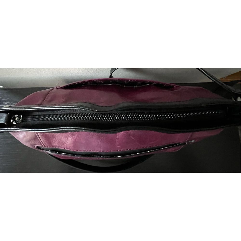 Tignanello shoulder bag in a very nice purple color with black accents - Picture 7 of 9